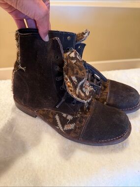 BED|STU Dark Brown Suede Chukka Boots with Knit Pattern